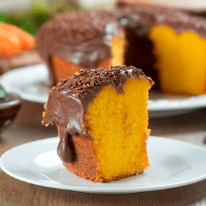 Bolo de Cenoura com Chocolate: Sem Glúten e Lactose