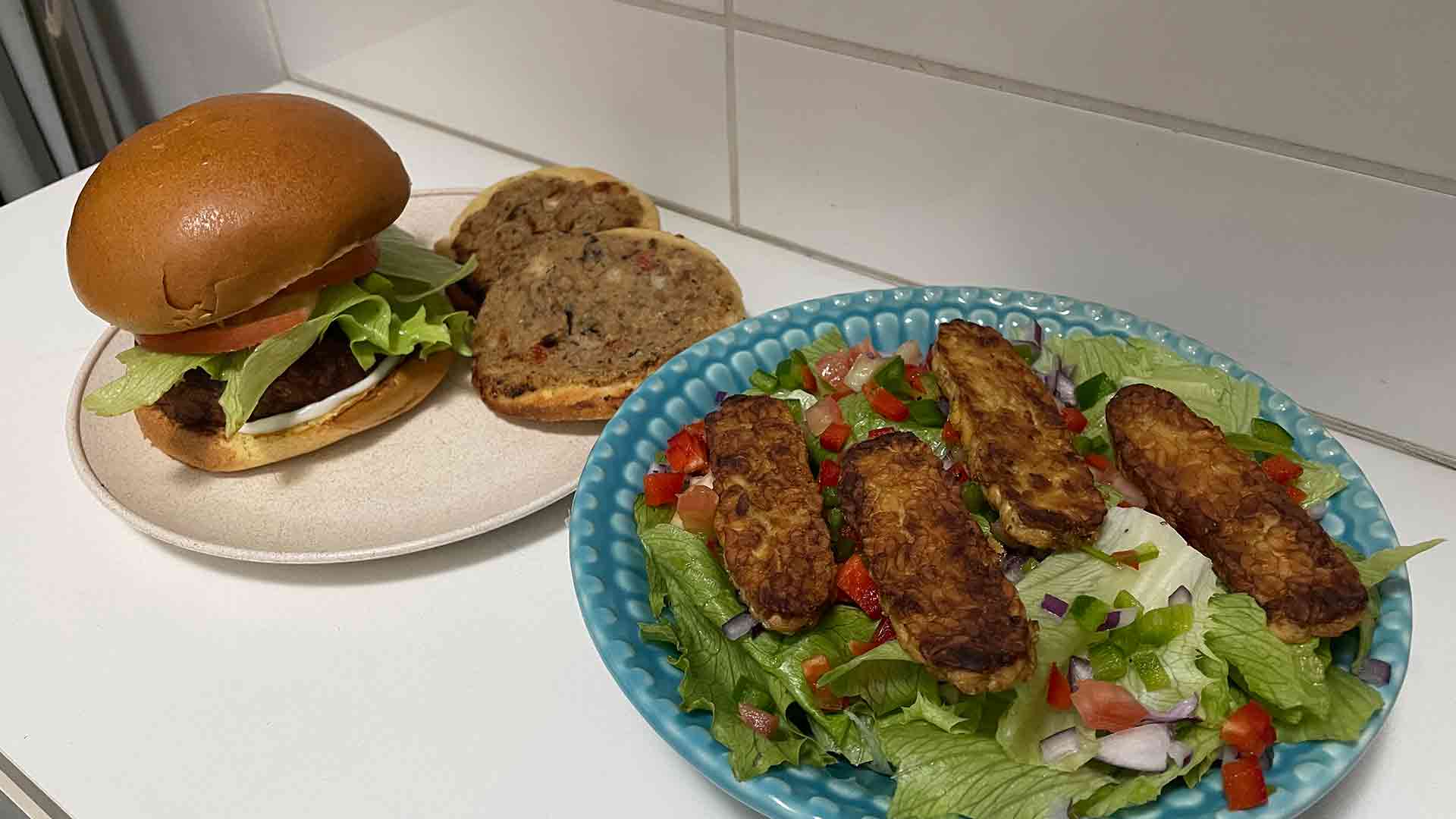 O tempê: descubra o sabor e os benefícios desse alimento versátil