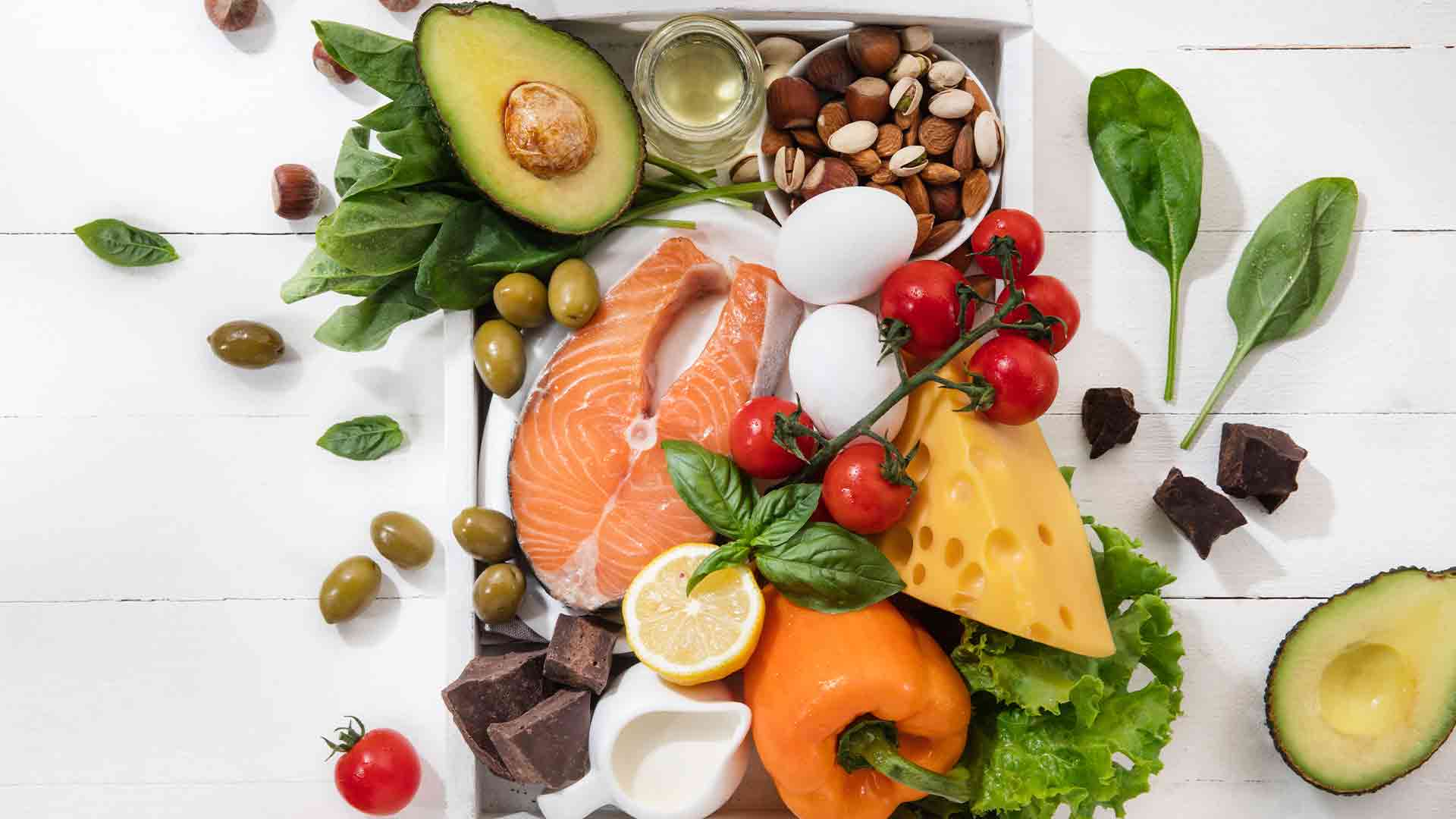 Começando na Dieta Low Carb é o ponto de partida ideal. Descubra como reduzir o consumo de carboidratos pode economizar a perda de peso, aumentar sua energia e melhorar a saúde geral. Com dicas práticas, receitas saborosas e informações fundamentais, você estará preparado para abraçar uma vida de escolhas alimentares inteligentes e alcançar seus objetivos de forma duradoura. É hora de dar um passo em direção a um novo você - saudável e cheio de vitalidade!