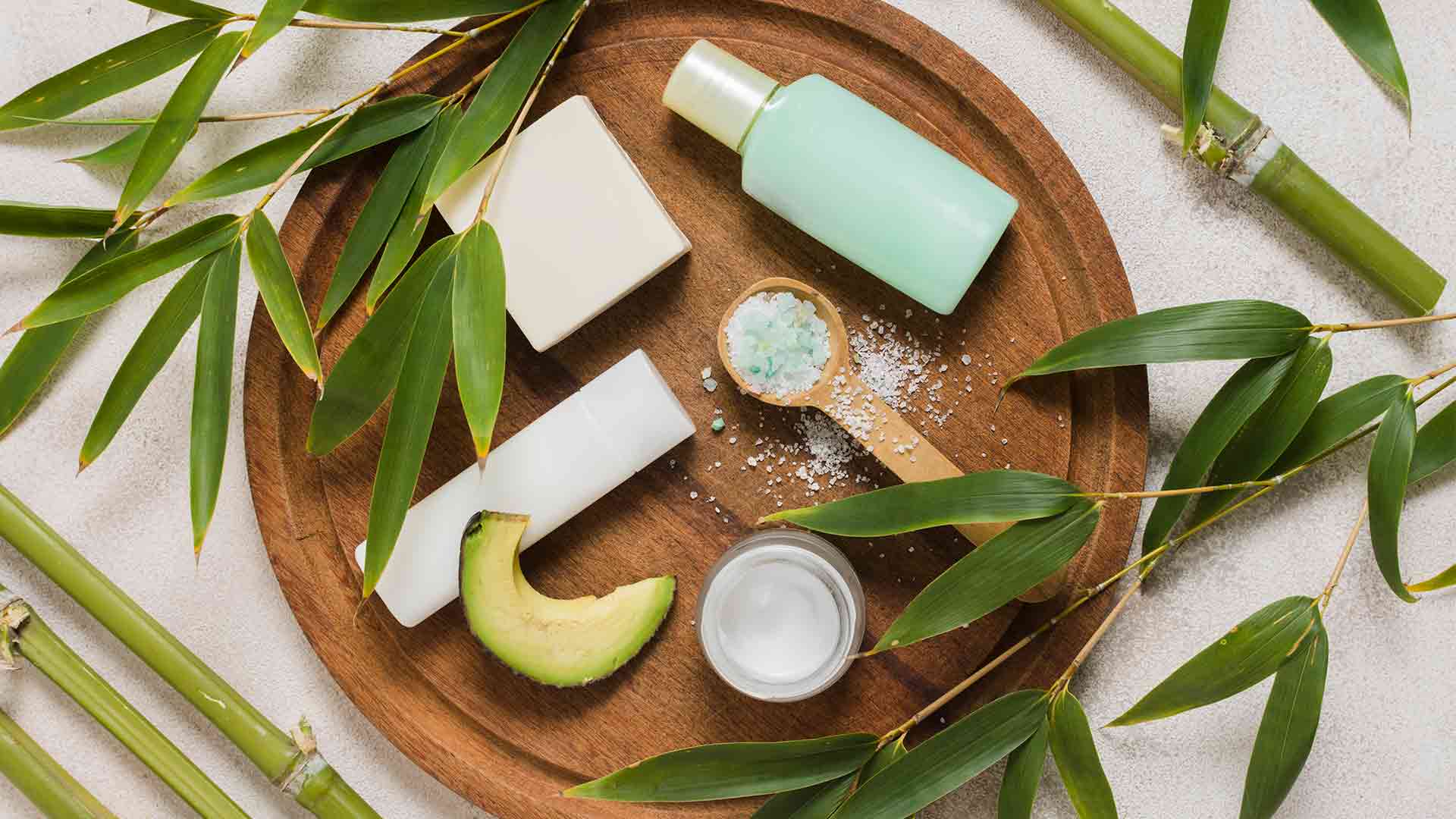 Descubra como os cosméticos veganos podem transformar sua rotina de beleza. Conheça os benefícios de escolher produtos éticos e saudáveis para sua pele e o planeta. Leia mais no blog Dica Saudável por Empório Quatro Estrelas.