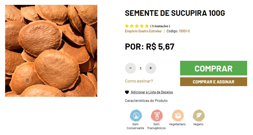 Imagem mostrando um punhado de sementes de Sucupira de 100g do Empório Quatro Estrelas. À esquerda, close-up das sementes marrons texturizadas. À direita, informações de compra com o preço R$ 5,67 e botões para 'Comprar' e 'Comprar e Assinar', além de ícones indicando que o produto é sem conservante, sem transgênicos, vegetariano e vegano
